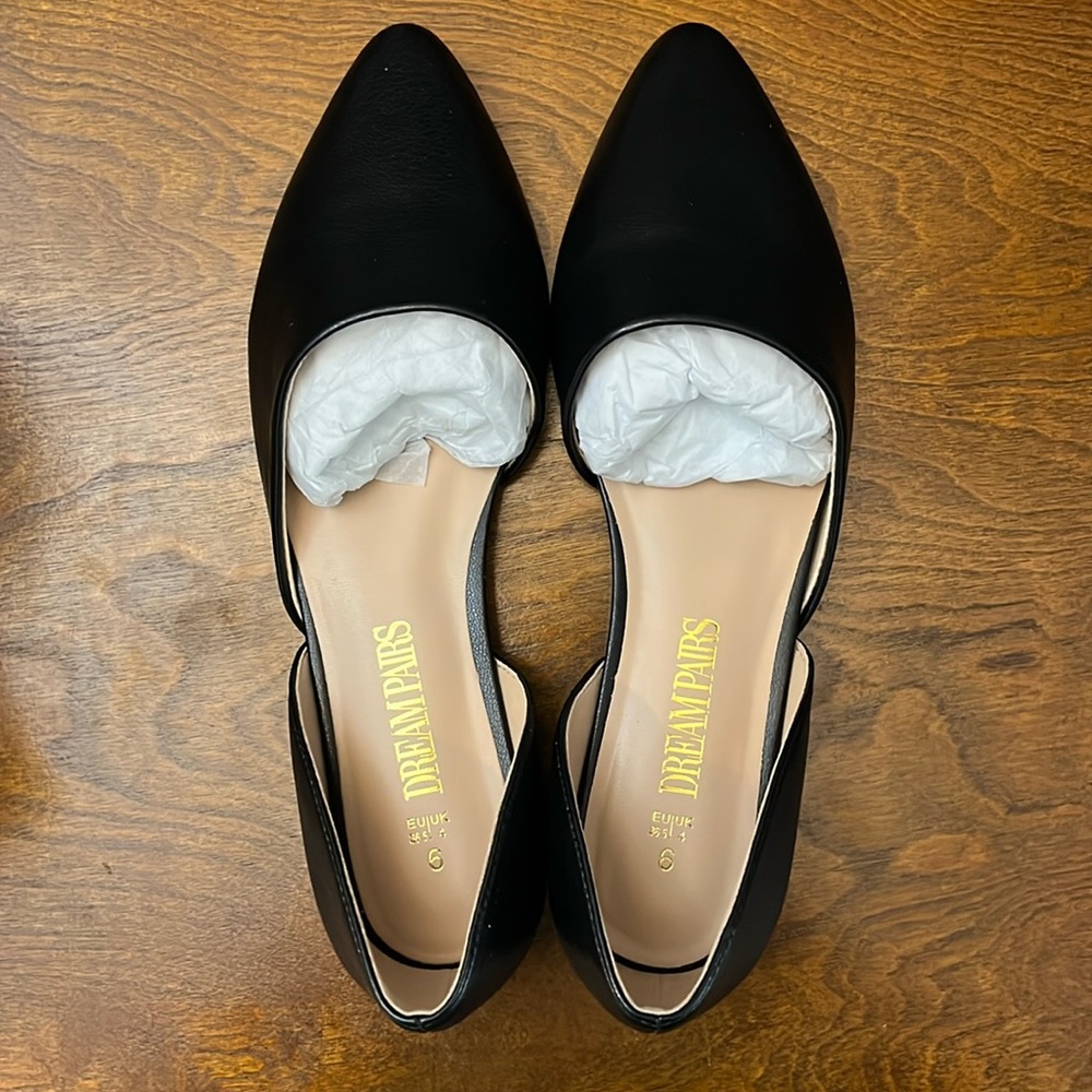 Brand New Size 6 Dream Pairs Black pointed flats